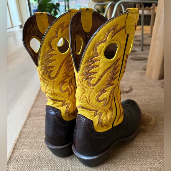 Like New Genuine Leather Ariat Western Boots Men’s size 8.5 in Yellow + Brown - Picture 11 of 11